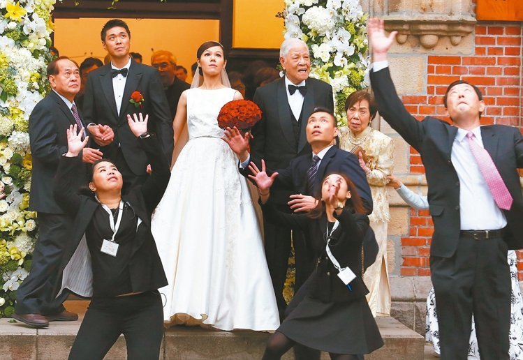 李登輝孫女出嫁現場遭臺海軍退伍軍人鬧場 李登輝孫女出嫁現場遭臺海軍退伍軍人鬧場