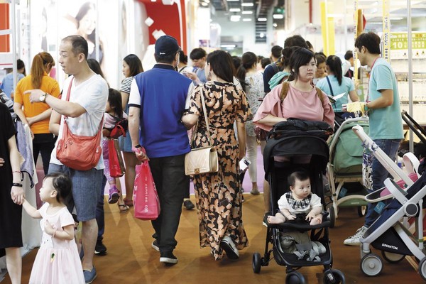 藍(lán)營戰(zhàn)神蔡正元告別政壇 娶小19歲馬尾妹63歲再當(dāng)奶爸 藍(lán)營戰(zhàn)神蔡正元告別政壇 娶小19歲馬尾妹63歲再當(dāng)奶爸