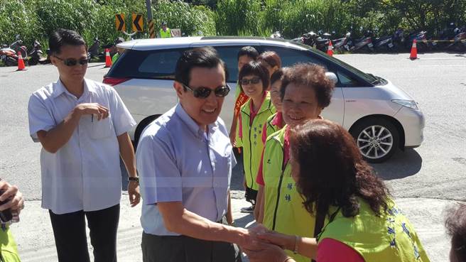 馬英九被問是否要再拼一個(gè)“小英九”:回去請(qǐng)示美青 馬英九被問是否要再拼一個(gè)“小英九”:回去請(qǐng)示美青