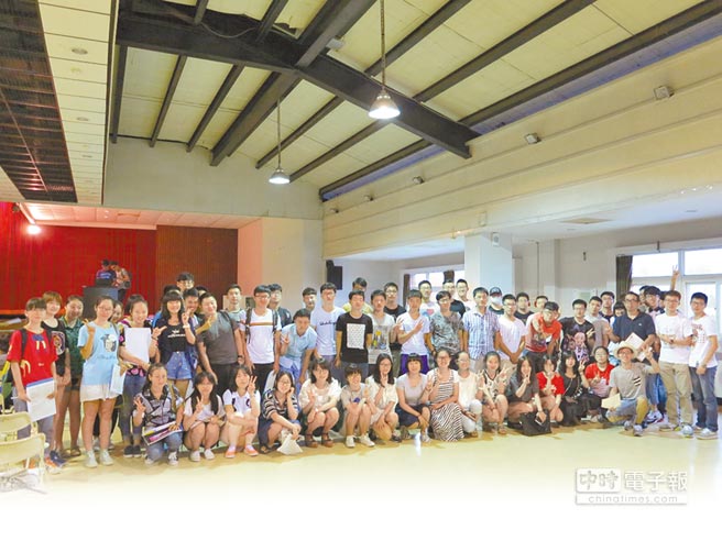 2015911xشW(xu)57λꑌW(xu)λՄ(hu)cW(xu)L(zhng)ӰDƬ(li)Դ_(ti)Еr(sh)ӈ(bo)