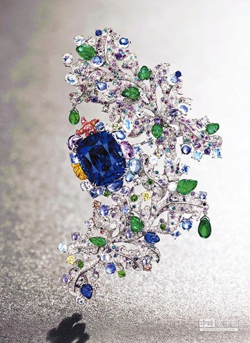 臺南設計師向李安致敬胸針拍出1.35億臺幣