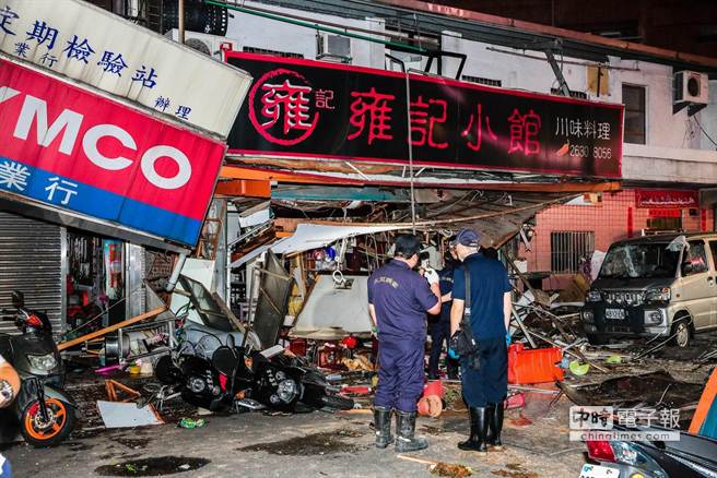 臺灣一飯館發生氣爆 至7人輕作1人命危(圖) 臺灣一飯館發生氣爆 至7人輕作1人命危(圖)