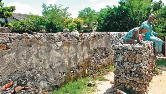 臺灣潘安邦紀念館被游客刻字大陸客:不是我們