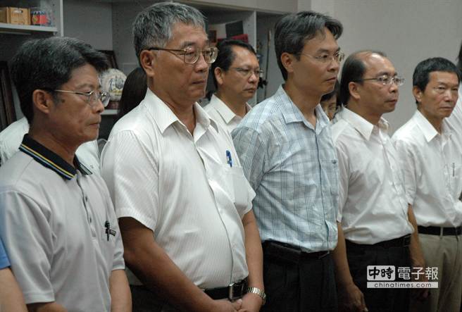 屏東縣政府為餿油案負責,5位相關局、處長已請辭獲準 屏東縣政府為餿油案負責,5位相關局、處長已請辭獲準