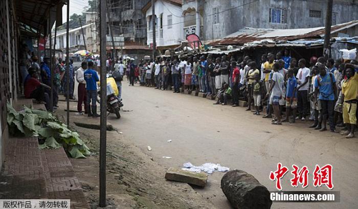 塞拉利昂埋尸隊罷工 埃博拉感染者尸體被拋街頭 塞拉利昂埋尸隊罷工 埃博拉感染者尸體被拋街頭