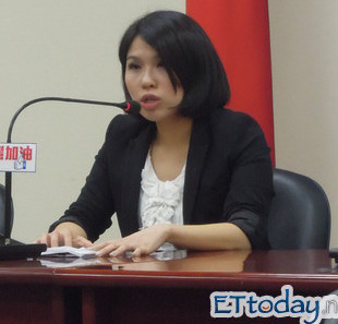 馬英九官邸被撞 馬英九辦公室:譴責(zé)任何形式暴力 馬英九官邸被撞 馬英九辦公室:譴責(zé)任何形式暴力