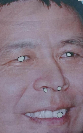 醉漢香煙戳5下 候選人旗幟瞬間成“窺妹神器” 醉漢香煙戳5下 候選人旗幟瞬間成“窺妹神器”