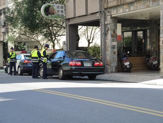 臺媒曝大陸女子飯店賣淫 臺官兵卷入買春疑云(圖) 臺媒曝大陸女子飯店賣淫 臺官兵卷入買春疑云(圖)