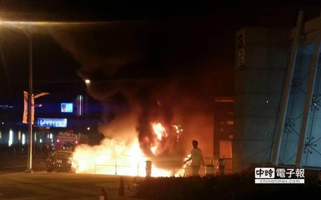 松山派出所警用機車可能遭人為縱火,但詳細情形還有待調查 松山派出所警用機車可能遭人為縱火,但詳細情形還有待調查