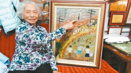 86歲老人執畫筆重現二戰美軍轟炸嘉義鬧市(圖)
