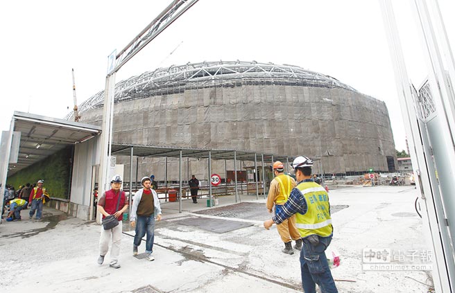 臺北市府傍晚閃電宣布,要求遠雄立刻停止大巨蛋工程。(中時電子報圖) 臺北市府傍晚閃電宣布,要求遠雄立刻停止大巨蛋工程。(中時電子報圖)