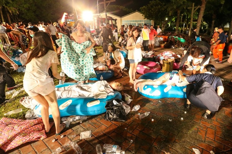 新北市八仙樂園昨晚舉行彩色派對時發生粉塵氣爆,造成516人灼傷 新北市八仙樂園昨晚舉行彩色派對時發生粉塵氣爆,造成516人灼傷
