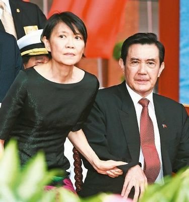 馬英九爆料夫人周美青錯(cuò)把英文冷啤酒看成金熊(圖) 馬英九爆料夫人周美青錯(cuò)把英文冷啤酒看成金熊(圖)