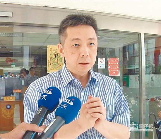 臺八仙樂園董事長致歉 塵爆事故責(zé)任全推給姐姐(圖) 臺八仙樂園董事長致歉 塵爆事故責(zé)任全推給姐姐(圖)