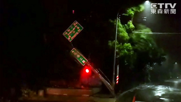 情侶臺風夜為"誰出門取披薩"大吵 女友拿刀刺死男友 情侶臺風夜為"誰出門取披薩"大吵 女友拿刀刺死男友