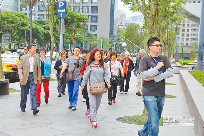 2008年開放大陸民眾赴臺觀光至今,赴臺陸客年年成長,觀光外匯收入也屢創新高。(中時電子報圖 李鋅銅攝) 2008年開放大陸民眾赴臺觀光至今,赴臺陸客年年成長,觀光外匯收入也屢創新高。(中時電子報圖 李鋅銅攝)