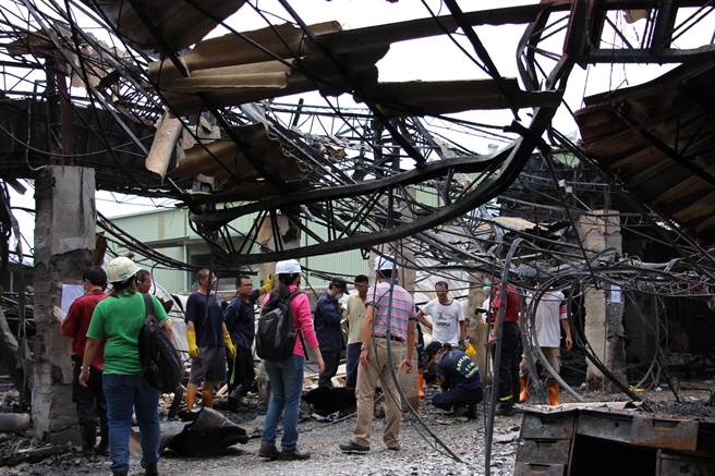 高雄化工廠存放危險(xiǎn)品釀火災(zāi)遭停業(yè)30天。(臺(tái)媒圖) 高雄化工廠存放危險(xiǎn)品釀火災(zāi)遭停業(yè)30天。(臺(tái)媒圖)