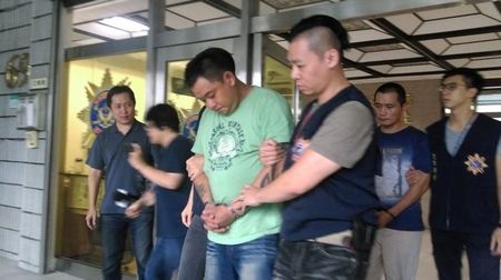 朋友遭人圍毆受傷男子開槍嚇跑對(duì)方被逮捕