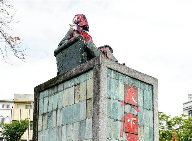 孫中山銅像遭潑漆 孫中山銅像遭潑漆