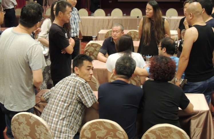 沒(méi)等到檢驗(yàn)結(jié)果 90%罹難陸客家屬不愿回家 沒(méi)等到檢驗(yàn)結(jié)果 90%罹難陸客家屬不愿回家