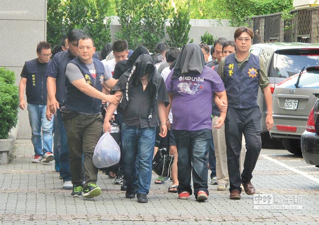 臺警方查獲一詐騙集團 嫌犯月得手200萬專騙大陸人 臺警方查獲一詐騙集團 嫌犯月得手200萬專騙大陸人