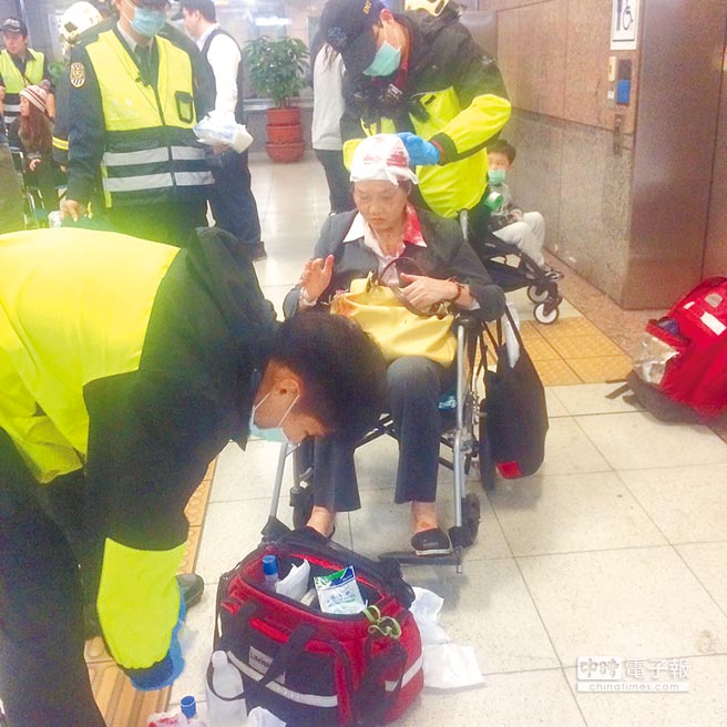 臺鐵手扶梯高峰時段故障傷人 臺鐵:負載過重 臺鐵手扶梯高峰時段故障傷人 臺鐵:負載過重