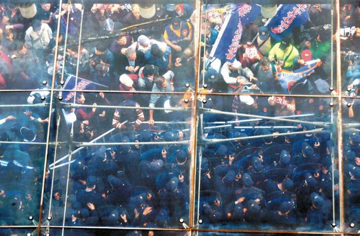 蔡當局“年金改革”遭上千人抗議 主管官員缺席 蔡當局“年金改革”遭上千人抗議 主管官員缺席