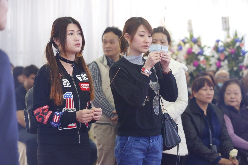 臺游覽車事故追悼會舉行 家屬指控旅行社承諾跳票 臺游覽車事故追悼會舉行 家屬指控旅行社承諾跳票