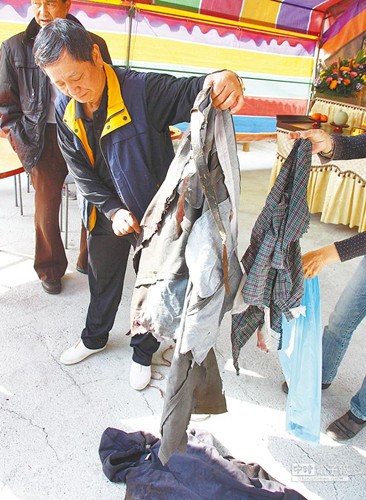 臺(tái)灣91歲老農(nóng)遭野狗咬死 面對(duì)惡犬要慢退防衛(wèi)威嚇(圖) 臺(tái)灣91歲老農(nóng)遭野狗咬死 面對(duì)惡犬要慢退防衛(wèi)威嚇(圖)