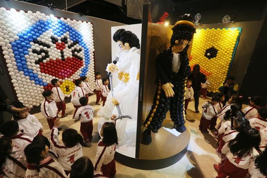 臺(tái)灣科教館造氣球“貓王”、哆啦A夢(mèng)迎寒假(圖)