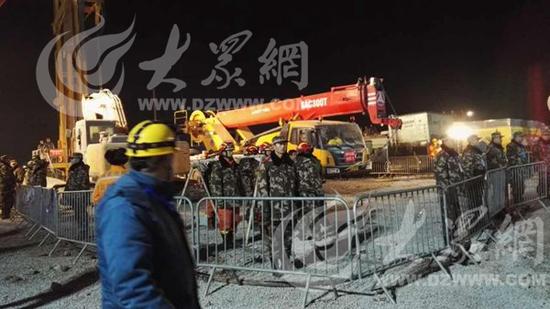 山東平邑石膏礦被困4名礦工有望很快升井 山東平邑石膏礦被困4名礦工有望很快升井