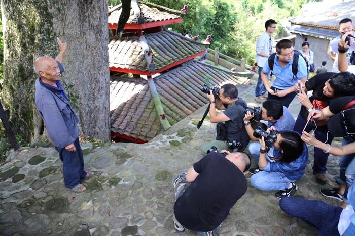 【網絡媒體“走轉改”】重走長征路 原來你們是這樣的網媒記者! 【網絡媒體“走轉改”】重走長征路 原來你們是這樣的網媒記者!