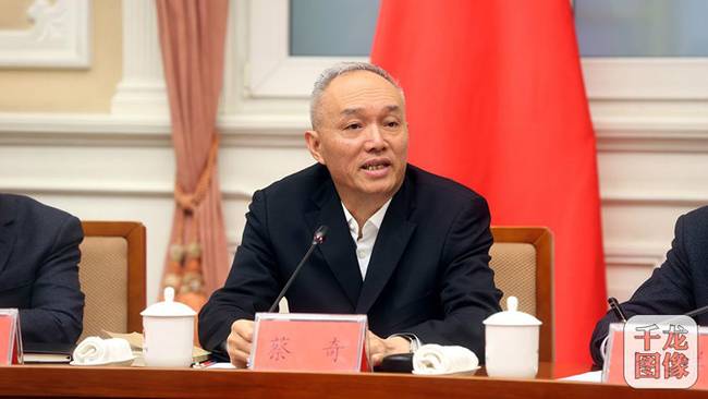 1月7日,北京市代市長蔡奇就霧霾問題與市民、媒體代表座談。圖為北京市代市長蔡奇在座談會上發表講話。千龍網發