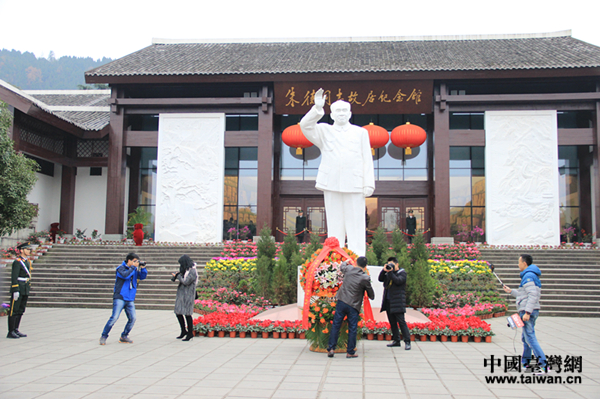 國家公祭日訪朱德故居 網媒記者追憶偉人的家國情懷 國家公祭日訪朱德故居 網媒記者追憶偉人的家國情懷