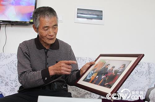 郭永財(cái)講述總書記來家“做客”的情景。