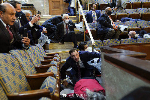 美媒稱#美國會議員新冠感染率高于全國平均數#