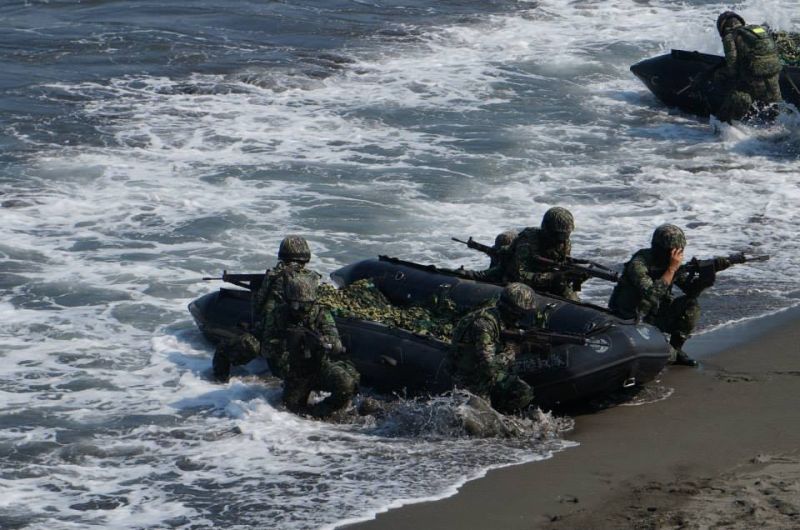 臺軍忙內斗:部隊架空長官 "國安會"扇"防長"大嘴巴 臺軍忙內斗:部隊架空長官 "國安會"扇"防長"大嘴巴