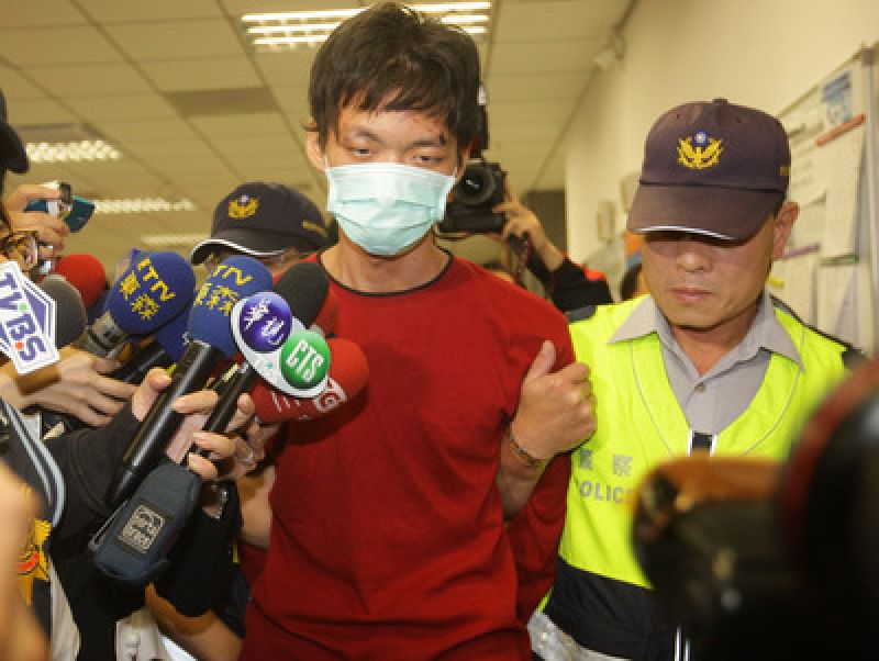警方當場逮捕就讀大二的嫌犯鄭捷 警方當場逮捕就讀大二的嫌犯鄭捷