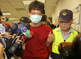 鄭捷首被提訊稱不想見家人 贊看守所飯"真好吃"(圖) 鄭捷首被提訊稱不想見家人 贊看守所飯"真好吃"(圖)