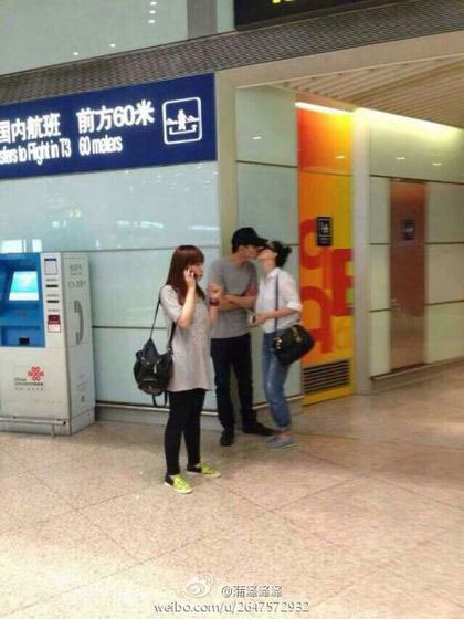 趙又廷、高圓圓又被目擊在機場玩親親 趙又廷、高圓圓又被目擊在機場玩親親