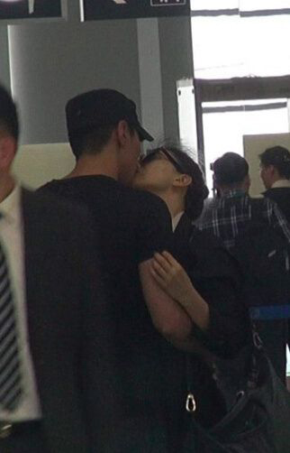 趙又廷、高圓圓在機場吻得忘我 趙又廷、高圓圓在機場吻得忘我