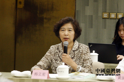 全國臺研會副秘書長楊立憲在研討會上發言。 全國臺研會副秘書長楊立憲在研討會上發言。