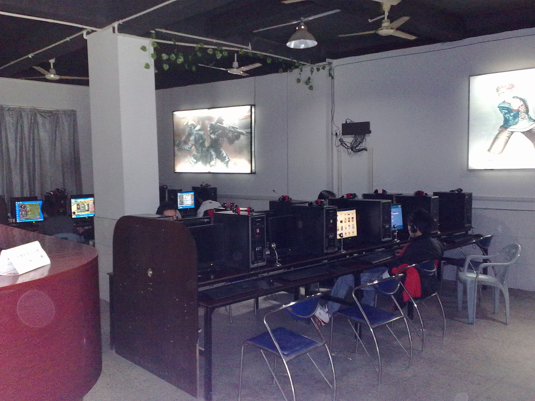 臺灣小夫妻失業(yè)無家可歸,帶女兒蝸居網(wǎng)吧1個(gè)月 臺灣小夫妻失業(yè)無家可歸,帶女兒蝸居網(wǎng)吧1個(gè)月