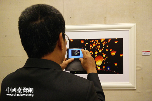 一等獎(jiǎng)《兩岸亮起來》深受觀眾喜愛。 一等獎(jiǎng)《兩岸亮起來》深受觀眾喜愛。