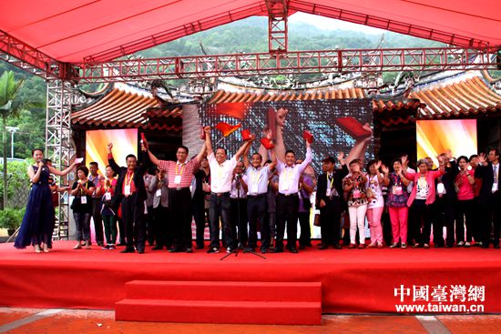 兩岸同名村鄉親歡唱《愛拼才會贏》 兩岸同名村鄉親歡唱《愛拼才會贏》