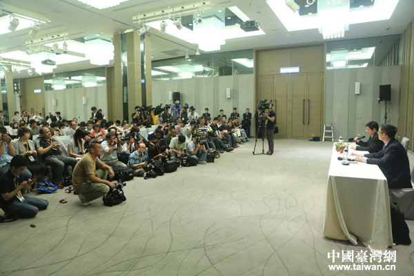 國臺辦在第二次“張王會”后舉行記者發(fā)布會,圖為發(fā)布會現(xiàn)場 國臺辦在第二次“張王會”后舉行記者發(fā)布會,圖為發(fā)布會現(xiàn)場