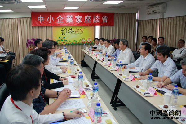 時(shí)政,兩岸關(guān)系,張志軍參訪新北市維格餅家,并與臺(tái)灣中小企業(yè)家座談交流 時(shí)政,兩岸關(guān)系,張志軍參訪新北市維格餅家,并與臺(tái)灣中小企業(yè)家座談交流