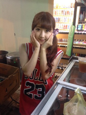 逛中原夜市驚見超可愛紅茶冰妹 逛中原夜市驚見超可愛紅茶冰妹