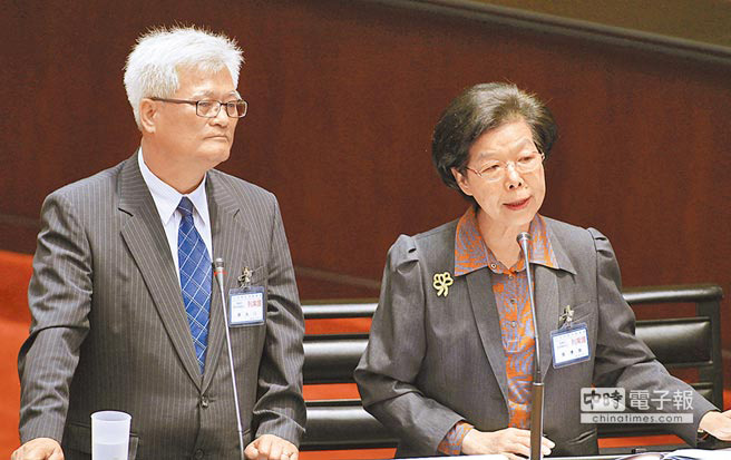 對(duì)于被問(wèn)及她若當(dāng)上“院長(zhǎng)”是否會(huì)比前任王建煊更有信心,張博雅強(qiáng)調(diào)“一定會(huì)有的!” 對(duì)于被問(wèn)及她若當(dāng)上“院長(zhǎng)”是否會(huì)比前任王建煊更有信心,張博雅強(qiáng)調(diào)“一定會(huì)有的!”