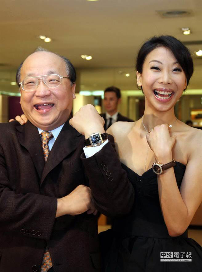 臺(tái)中市長胡志強(qiáng)和胡婷婷父女情深 臺(tái)中市長胡志強(qiáng)和胡婷婷父女情深